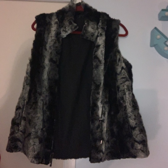 Reversible Vest - Picture 2 of 2